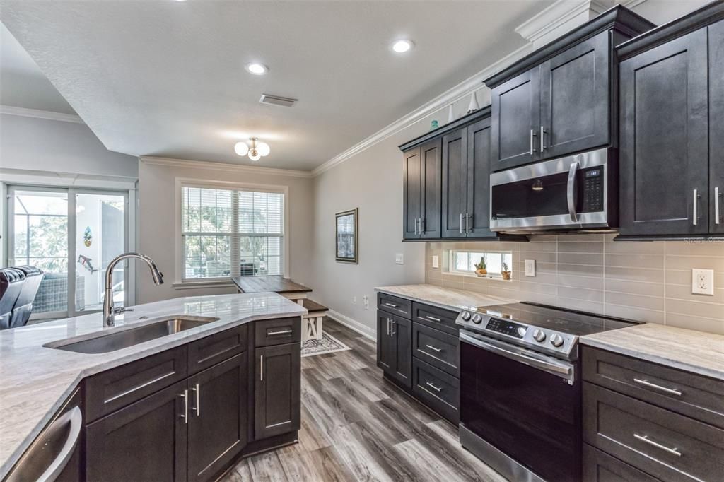 合同活跃: $495,900 (3 贝兹, 2 浴室, 2057 平方英尺)