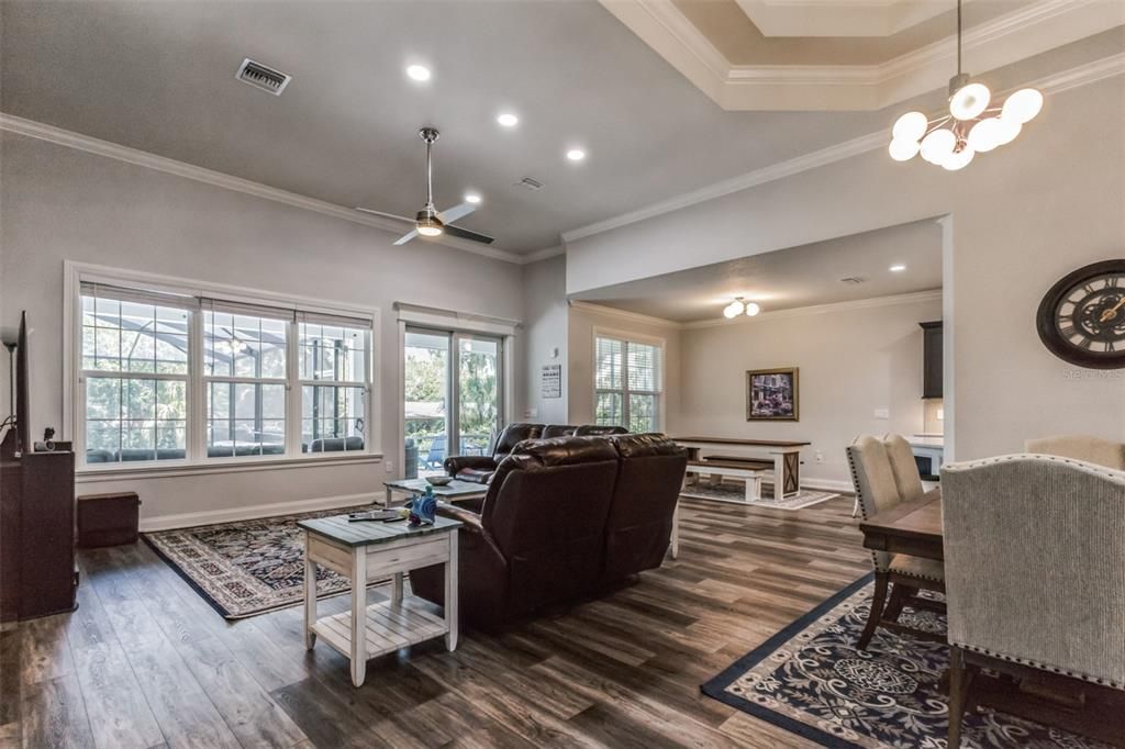 合同活跃: $495,900 (3 贝兹, 2 浴室, 2057 平方英尺)