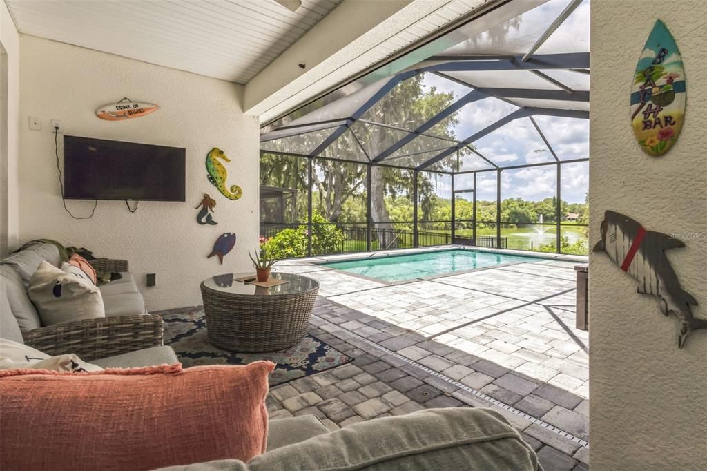 合同活跃: $495,900 (3 贝兹, 2 浴室, 2057 平方英尺)