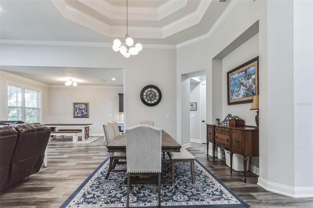 合同活跃: $495,900 (3 贝兹, 2 浴室, 2057 平方英尺)