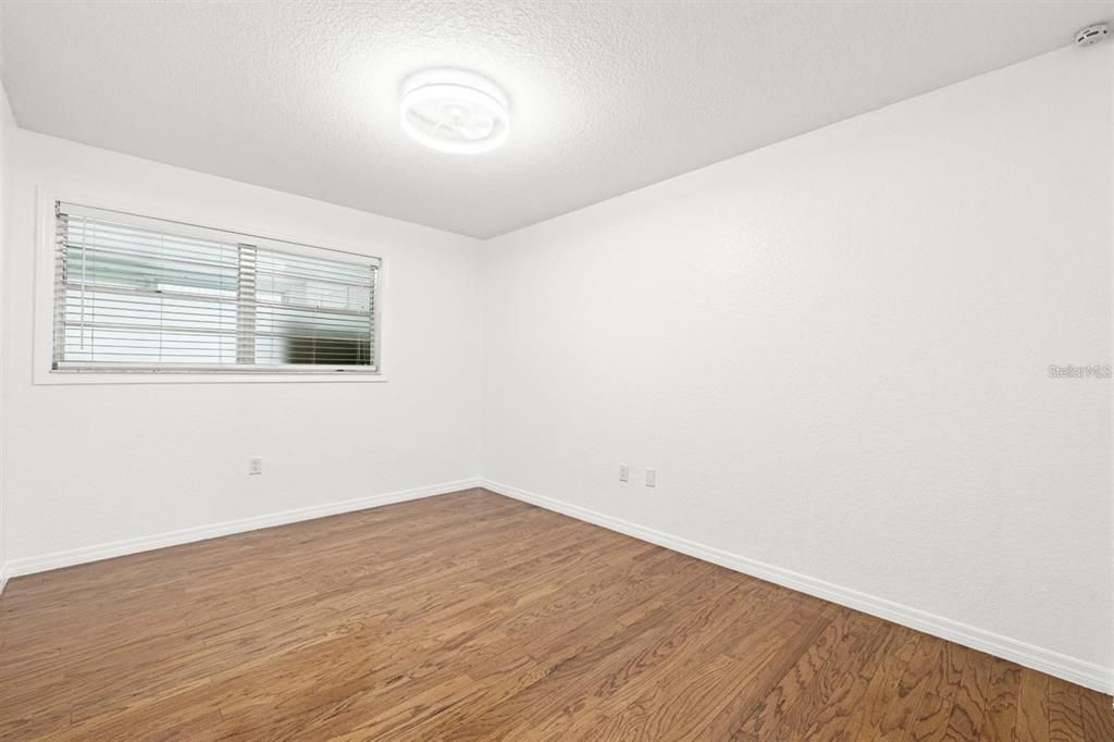 For Sale: $105,000 (2 beds, 1 baths, 815 Square Feet)