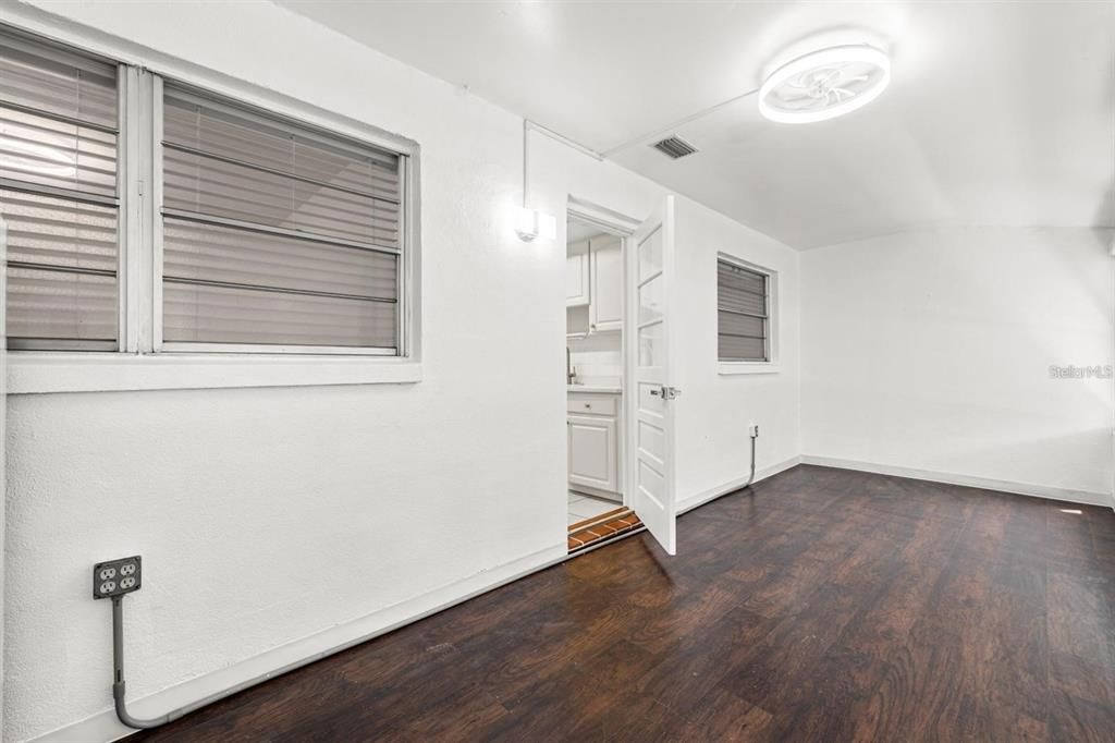 For Sale: $105,000 (2 beds, 1 baths, 815 Square Feet)