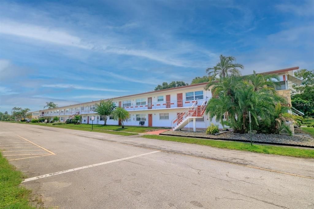 For Sale: $105,000 (2 beds, 1 baths, 815 Square Feet)