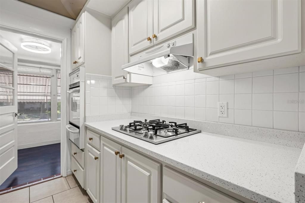 For Sale: $105,000 (2 beds, 1 baths, 815 Square Feet)