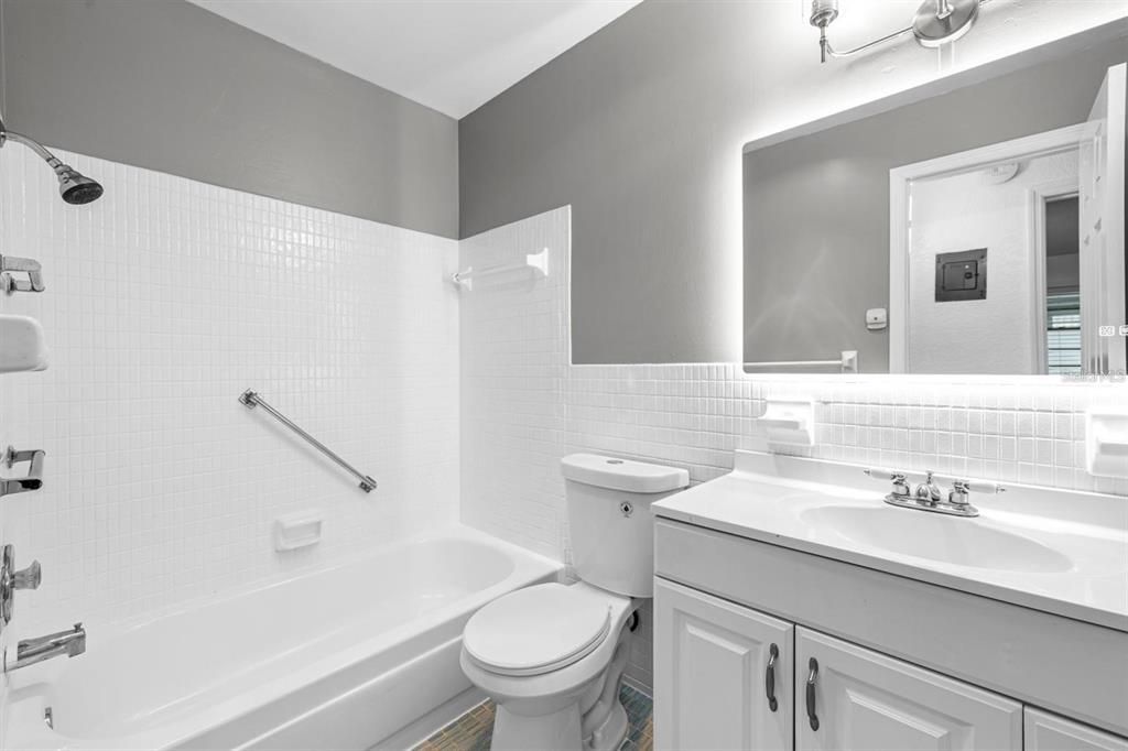 For Sale: $105,000 (2 beds, 1 baths, 815 Square Feet)