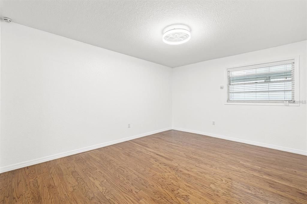 For Sale: $105,000 (2 beds, 1 baths, 815 Square Feet)