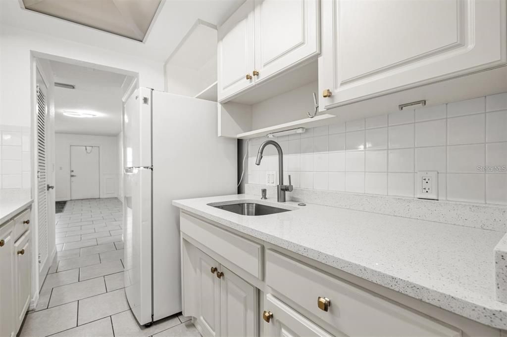 For Sale: $105,000 (2 beds, 1 baths, 815 Square Feet)