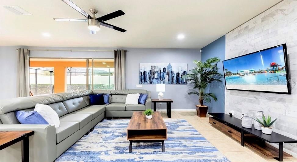 En Venta: $715,000 (8 camas, 6 baños, 4041 Pies cuadrados)