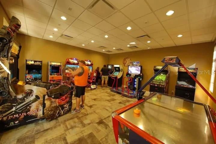 En Venta: $715,000 (8 camas, 6 baños, 4041 Pies cuadrados)