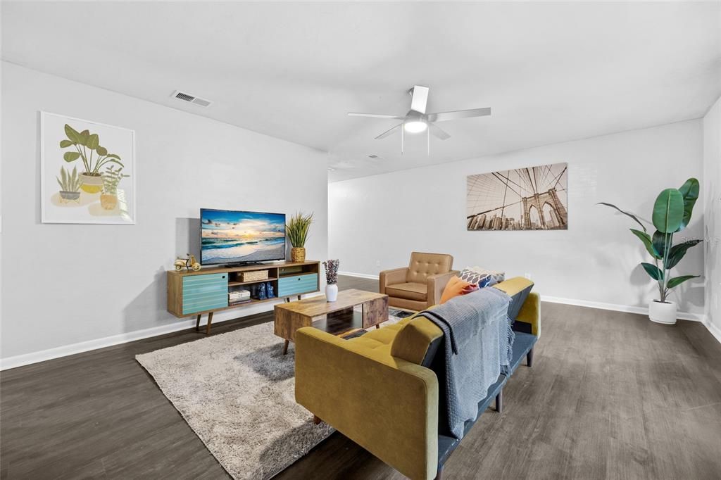 Activo con contrato: $235,000 (3 camas, 2 baños, 1086 Pies cuadrados)