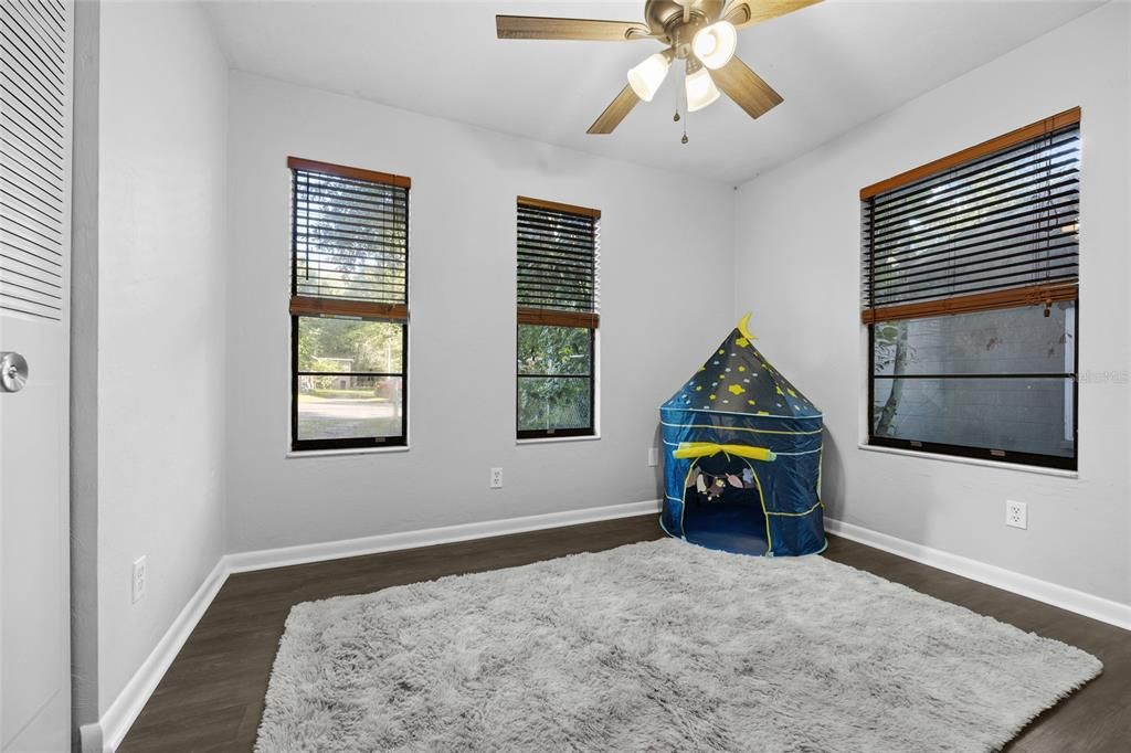 Activo con contrato: $235,000 (3 camas, 2 baños, 1086 Pies cuadrados)