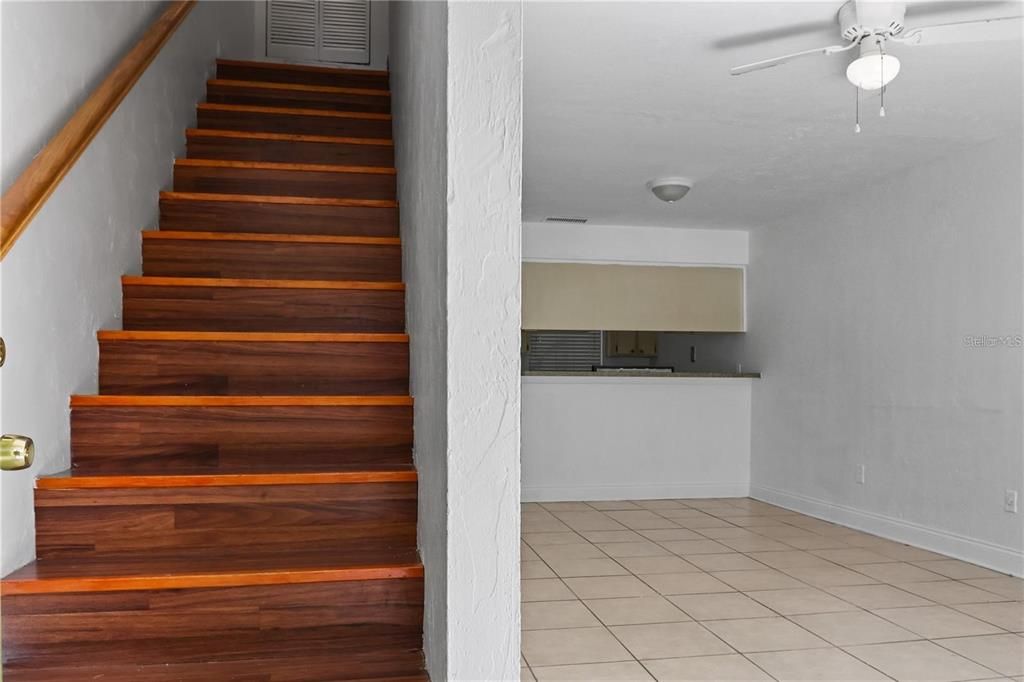 待售: $280,000 (4 贝兹, 0 浴室, 1800 平方英尺)