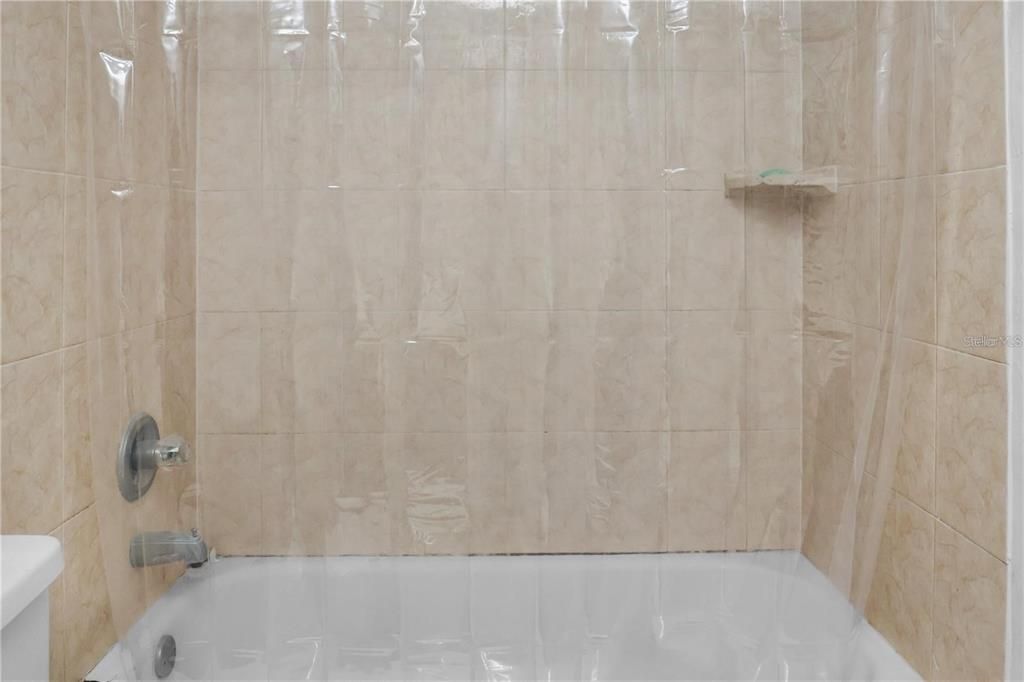 待售: $280,000 (4 贝兹, 0 浴室, 1800 平方英尺)