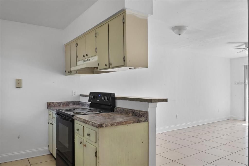 待售: $280,000 (4 贝兹, 0 浴室, 1800 平方英尺)