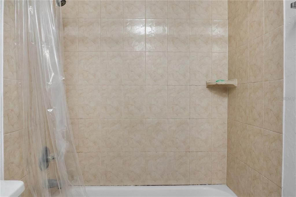 待售: $280,000 (4 贝兹, 0 浴室, 1800 平方英尺)