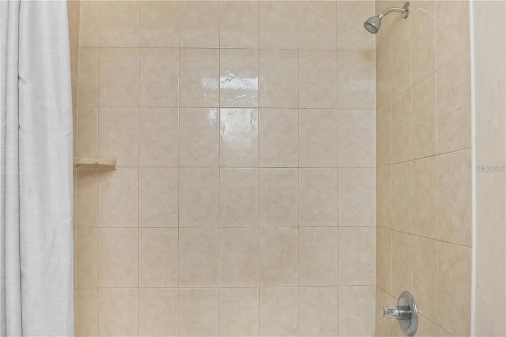 待售: $280,000 (4 贝兹, 0 浴室, 1800 平方英尺)