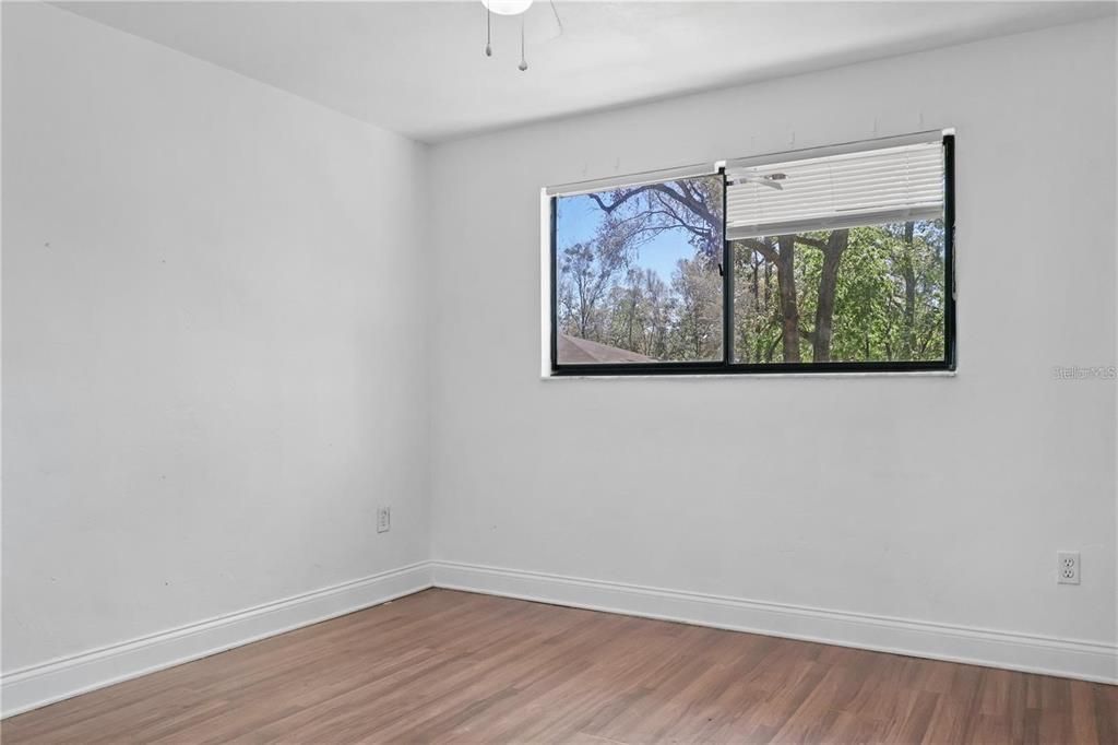 待售: $280,000 (4 贝兹, 0 浴室, 1800 平方英尺)