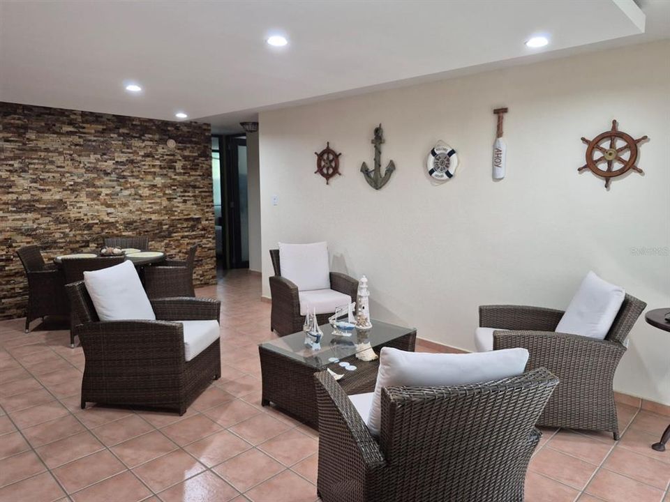 For Sale: $295,000 (3 beds, 2 baths, 1218 Square Feet)