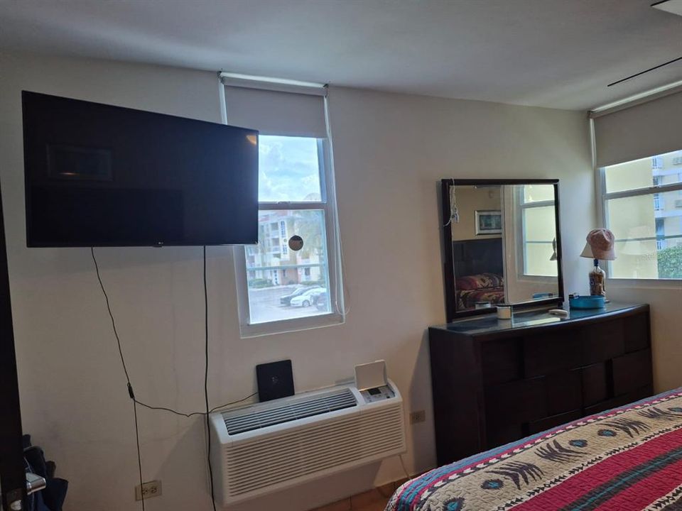 For Sale: $295,000 (3 beds, 2 baths, 1218 Square Feet)