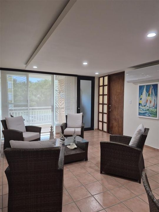 For Sale: $295,000 (3 beds, 2 baths, 1218 Square Feet)