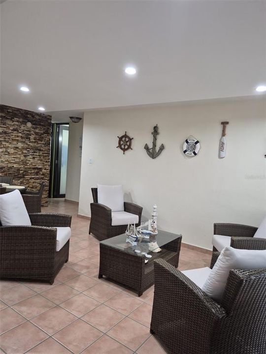 For Sale: $295,000 (3 beds, 2 baths, 1218 Square Feet)