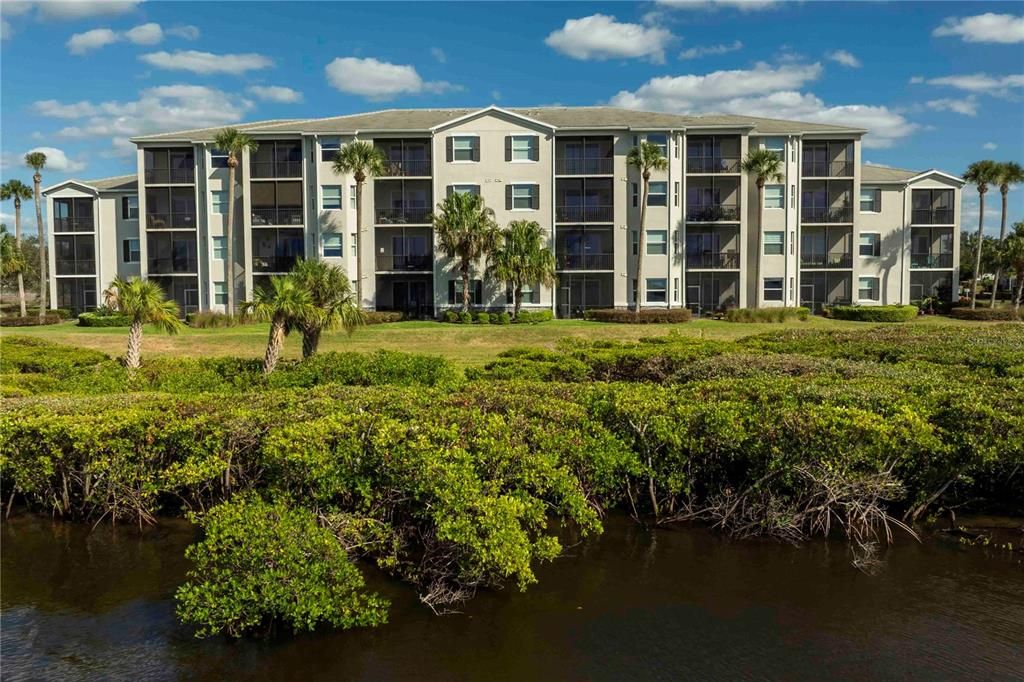 For Sale: $345,000 (2 beds, 2 baths, 1121 Square Feet)