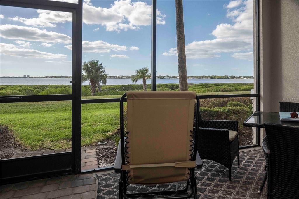 For Sale: $345,000 (2 beds, 2 baths, 1121 Square Feet)