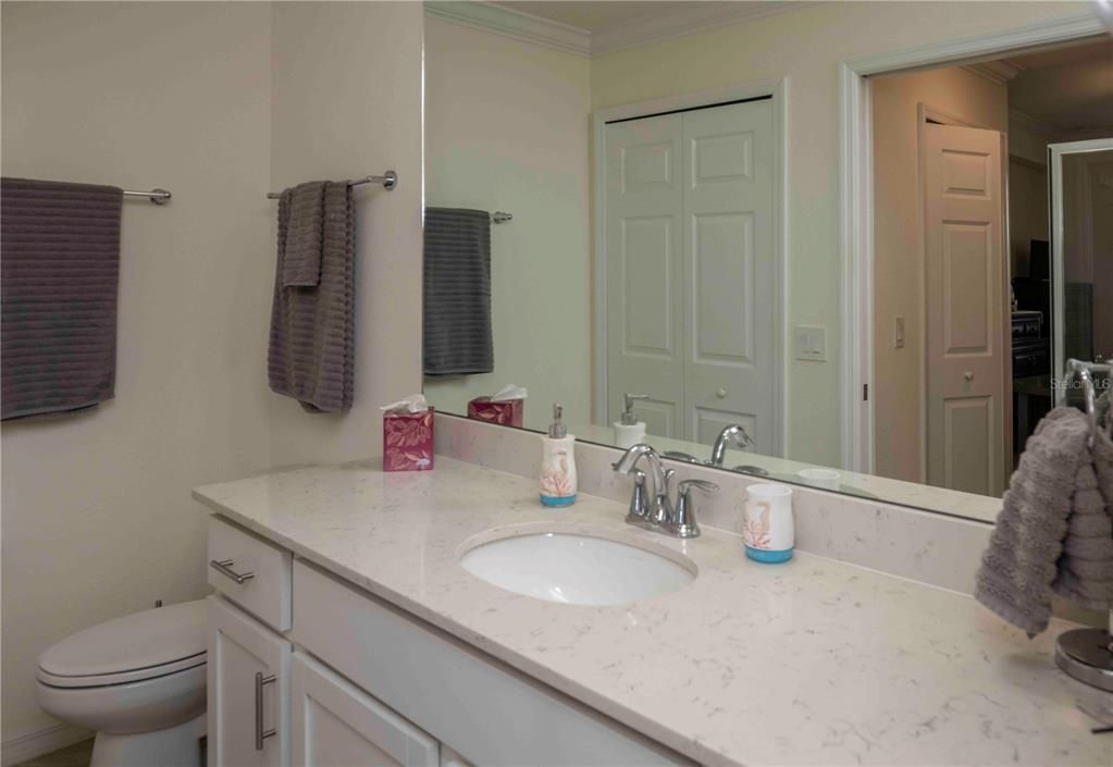 For Sale: $345,000 (2 beds, 2 baths, 1121 Square Feet)