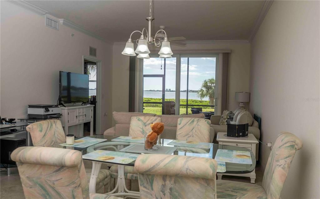 For Sale: $345,000 (2 beds, 2 baths, 1121 Square Feet)