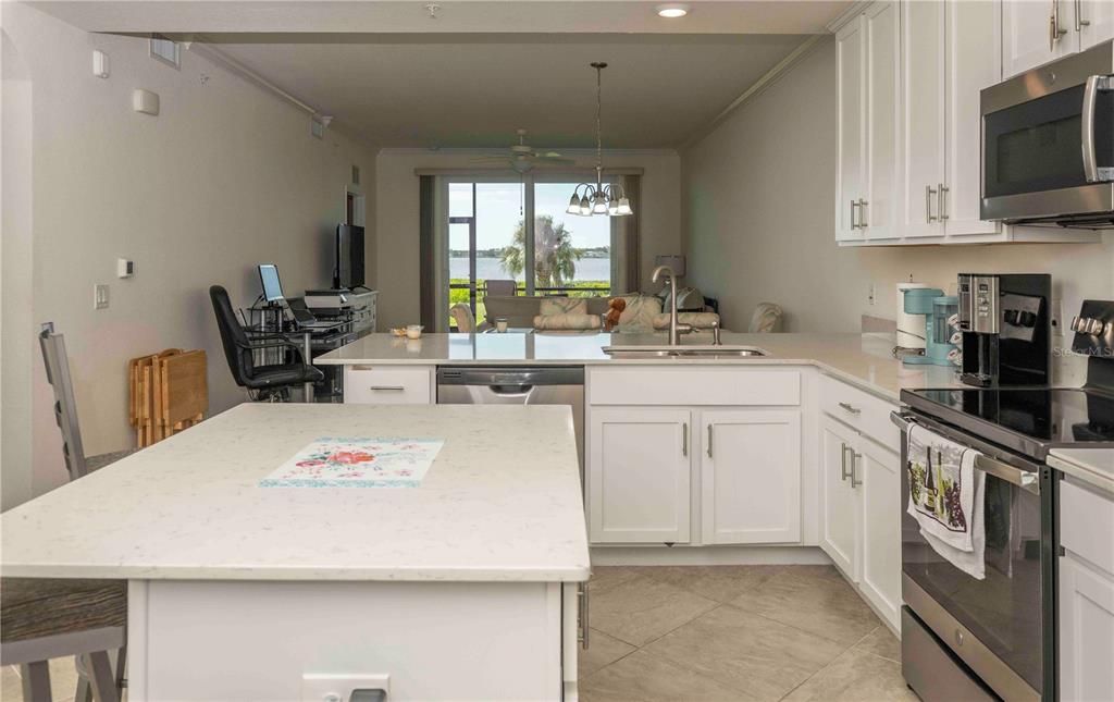 For Sale: $345,000 (2 beds, 2 baths, 1121 Square Feet)