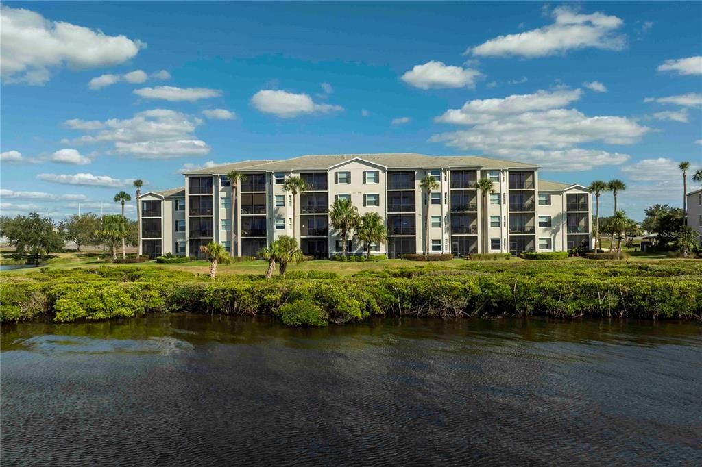 For Sale: $345,000 (2 beds, 2 baths, 1121 Square Feet)