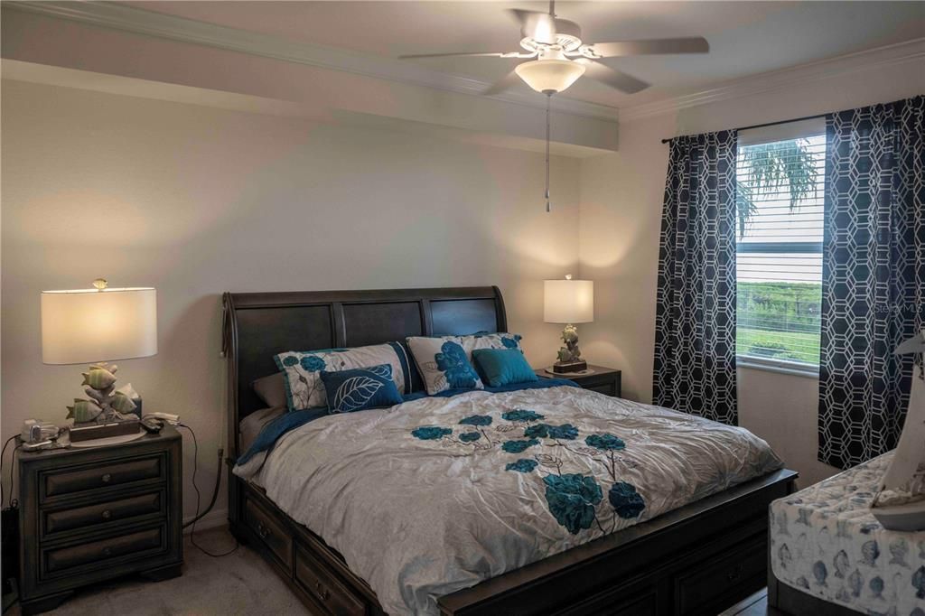 For Sale: $345,000 (2 beds, 2 baths, 1121 Square Feet)