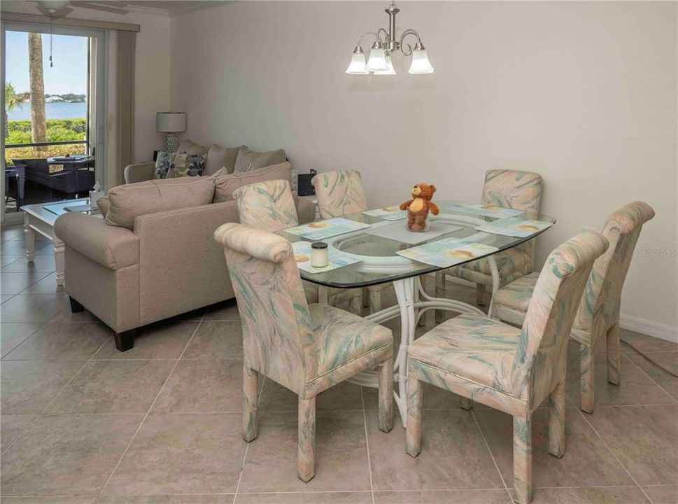 For Sale: $345,000 (2 beds, 2 baths, 1121 Square Feet)