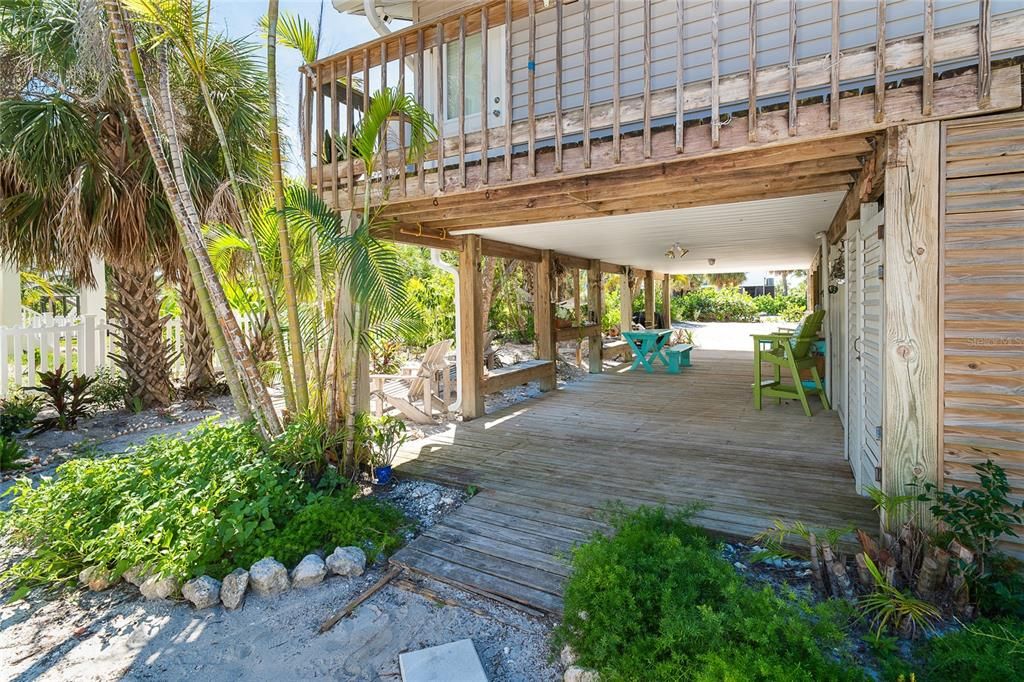 For Sale: $649,000 (2 beds, 2 baths, 924 Square Feet)