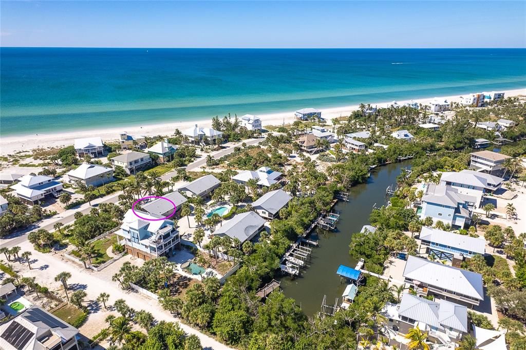 For Sale: $649,000 (2 beds, 2 baths, 924 Square Feet)