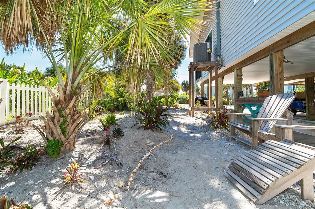 For Sale: $649,000 (2 beds, 2 baths, 924 Square Feet)