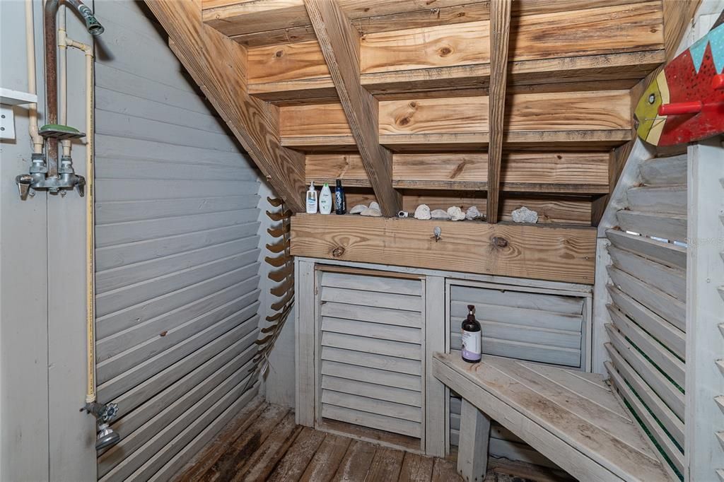 For Sale: $649,000 (2 beds, 2 baths, 924 Square Feet)