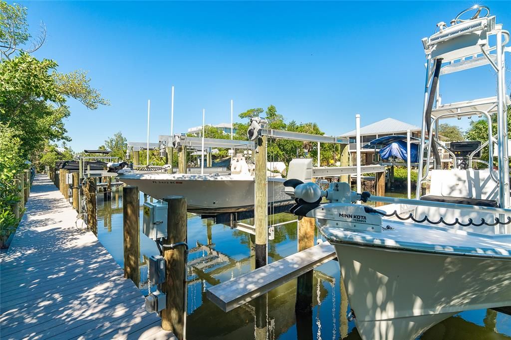 For Sale: $649,000 (2 beds, 2 baths, 924 Square Feet)