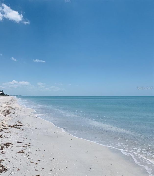 For Sale: $649,000 (2 beds, 2 baths, 924 Square Feet)