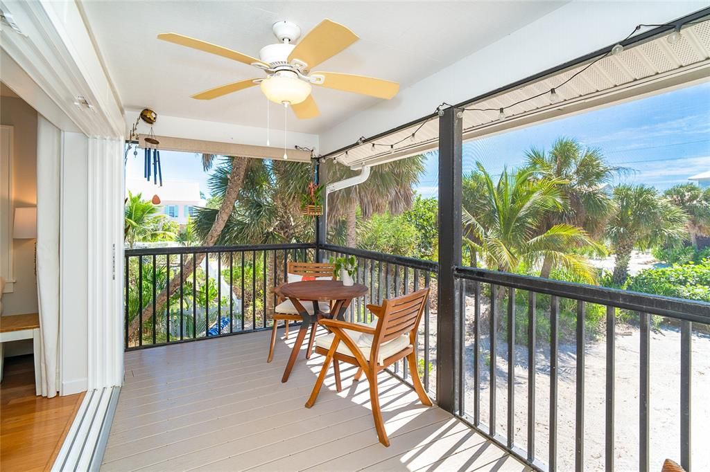 For Sale: $649,000 (2 beds, 2 baths, 924 Square Feet)