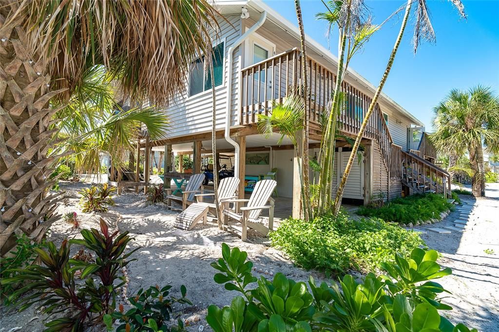 For Sale: $649,000 (2 beds, 2 baths, 924 Square Feet)