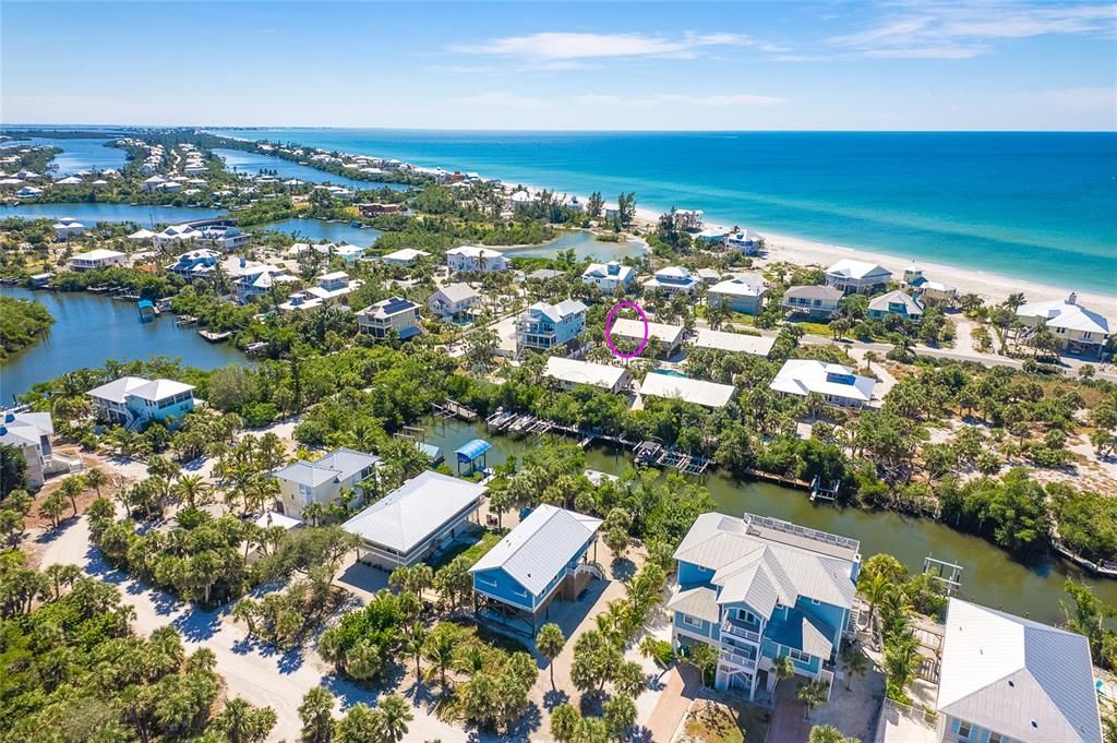 For Sale: $649,000 (2 beds, 2 baths, 924 Square Feet)