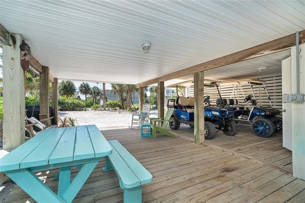 For Sale: $649,000 (2 beds, 2 baths, 924 Square Feet)