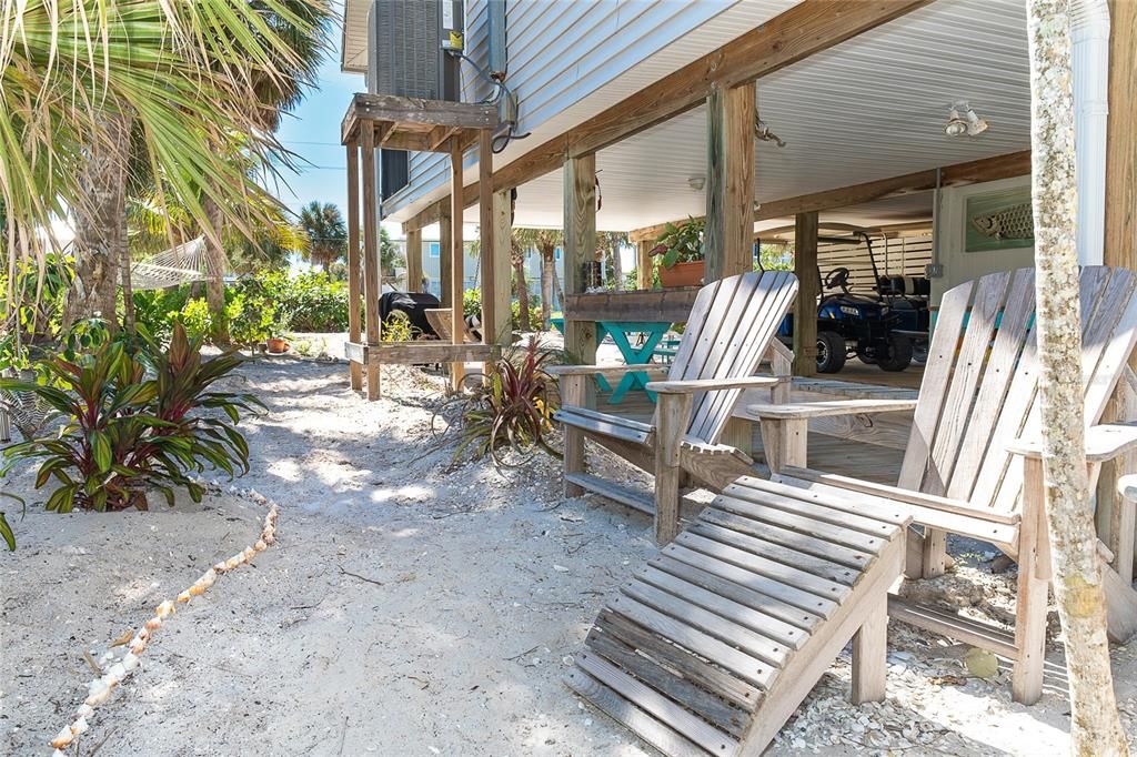 For Sale: $649,000 (2 beds, 2 baths, 924 Square Feet)