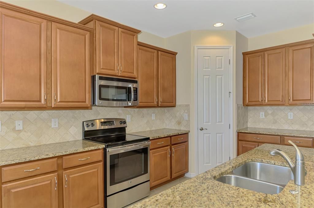 待售: $549,000 (3 贝兹, 2 浴室, 1984 平方英尺)