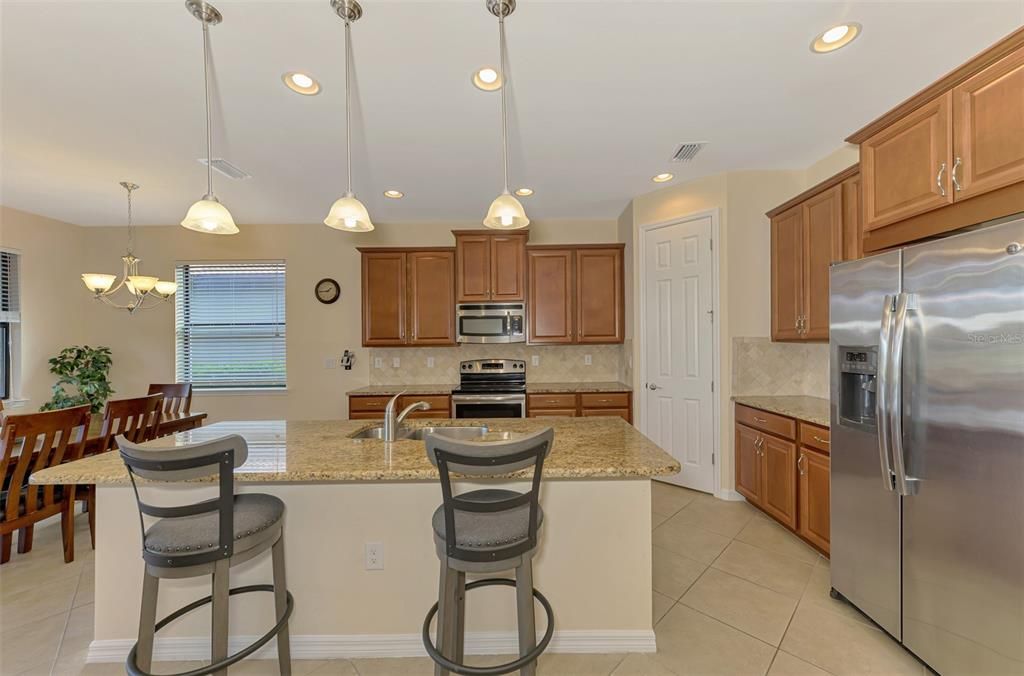 待售: $549,000 (3 贝兹, 2 浴室, 1984 平方英尺)