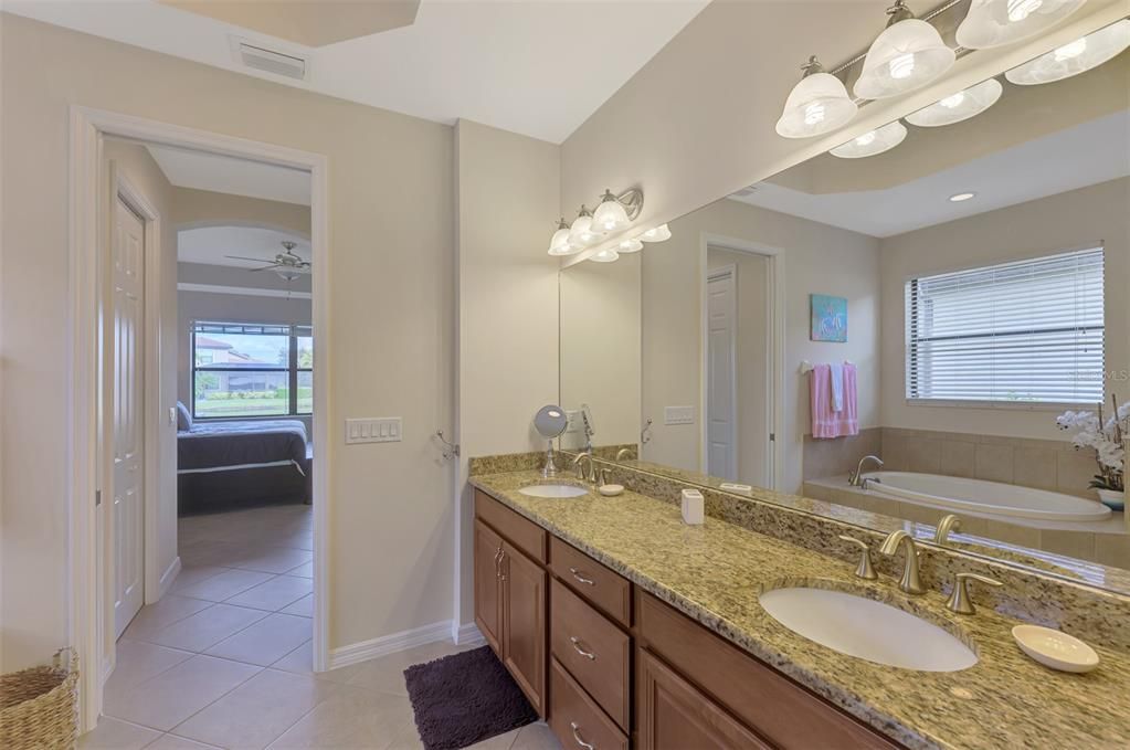 待售: $549,000 (3 贝兹, 2 浴室, 1984 平方英尺)