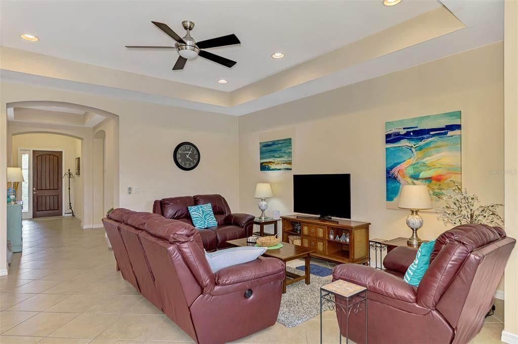 待售: $549,000 (3 贝兹, 2 浴室, 1984 平方英尺)