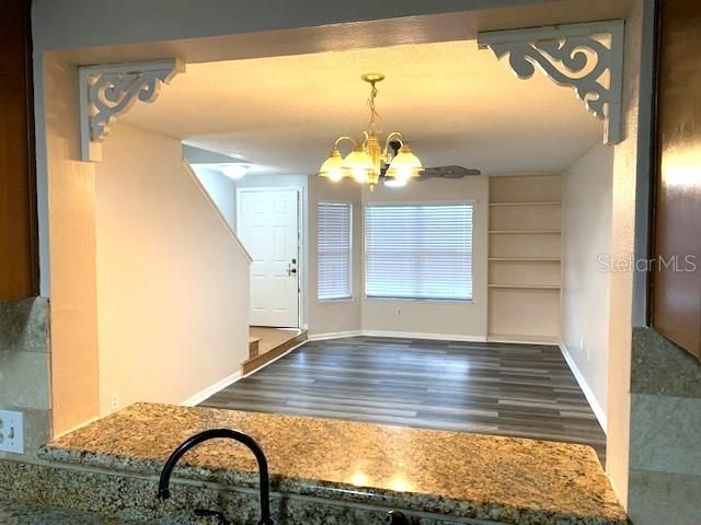 出租: $1,750 (2 贝兹, 2 浴室, 1185 平方英尺)