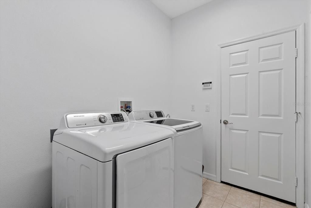 For Sale: $475,000 (3 beds, 3 baths, 2023 Square Feet)